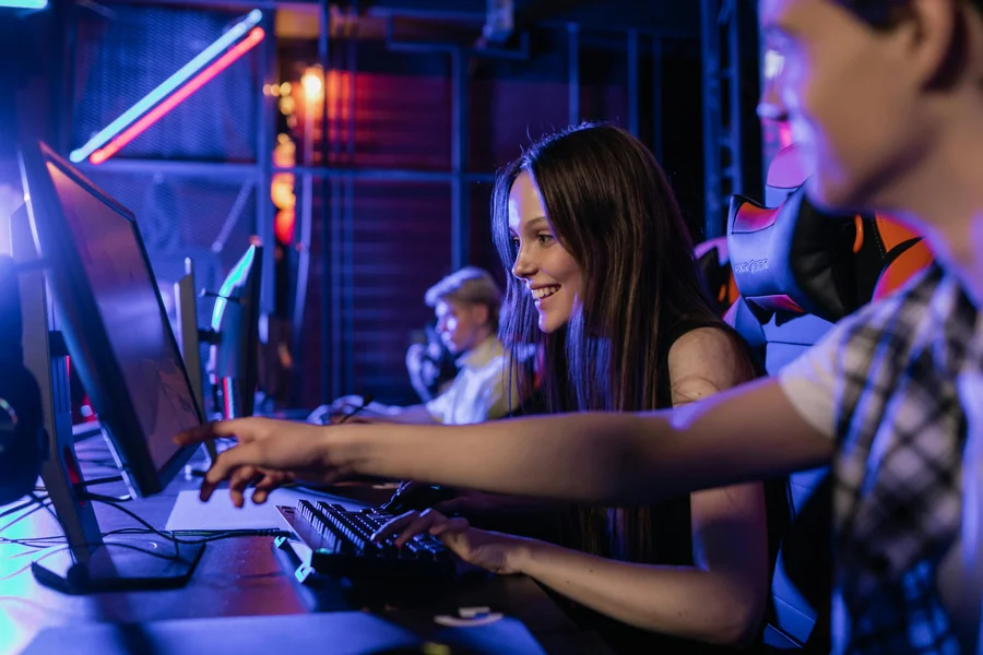 Online Strategy Games
